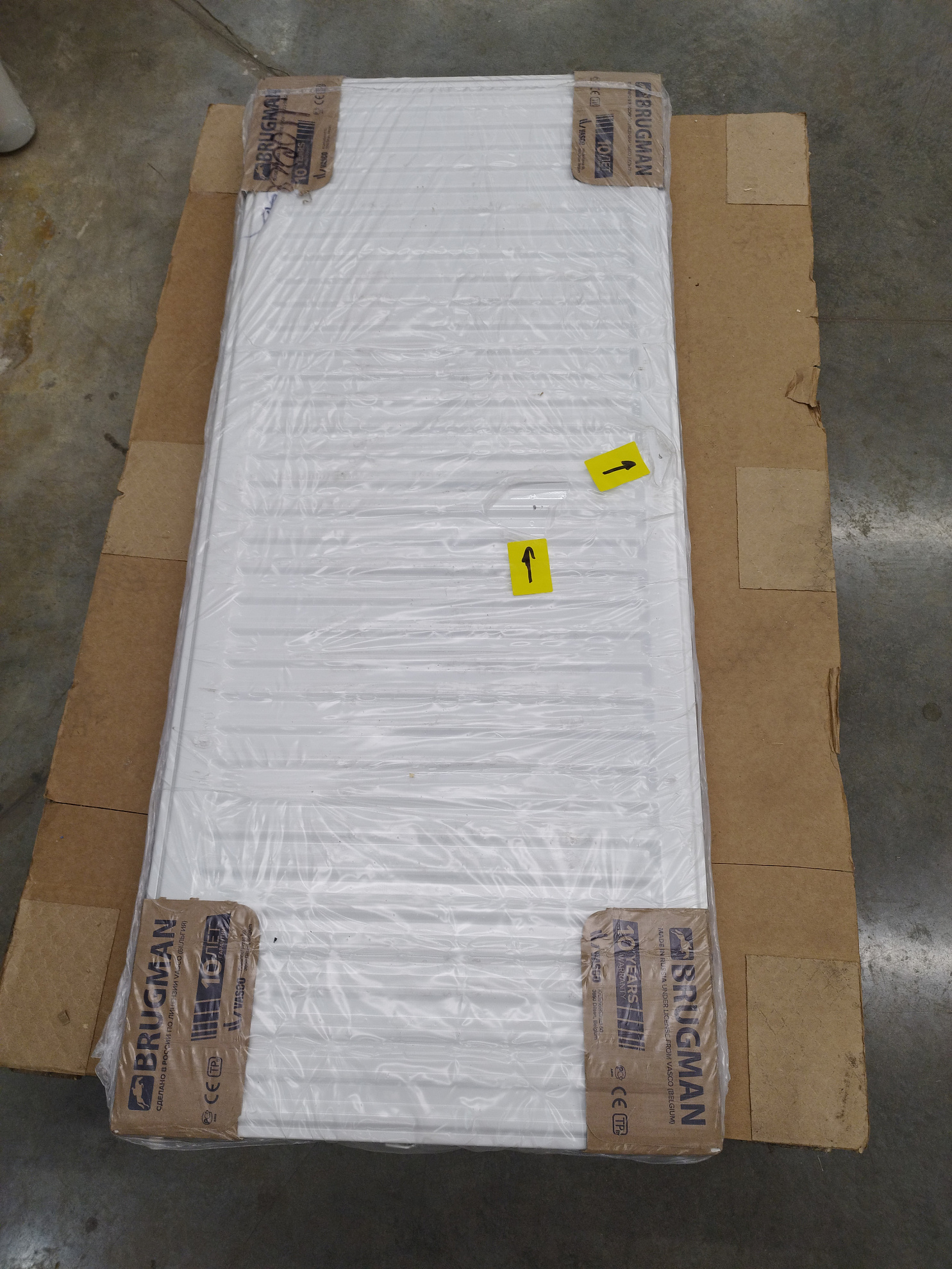 [УЦЕНКА] Радиатор панельный, Brugman, Profil-V, профильный, FEV 21, глубина, мм-64, высота, мм-500, длина, мм-1200, нижнее подключение, с термостатическим вентилем, рабочее давление, бар-10, цвет-RAL 9016 (белый)