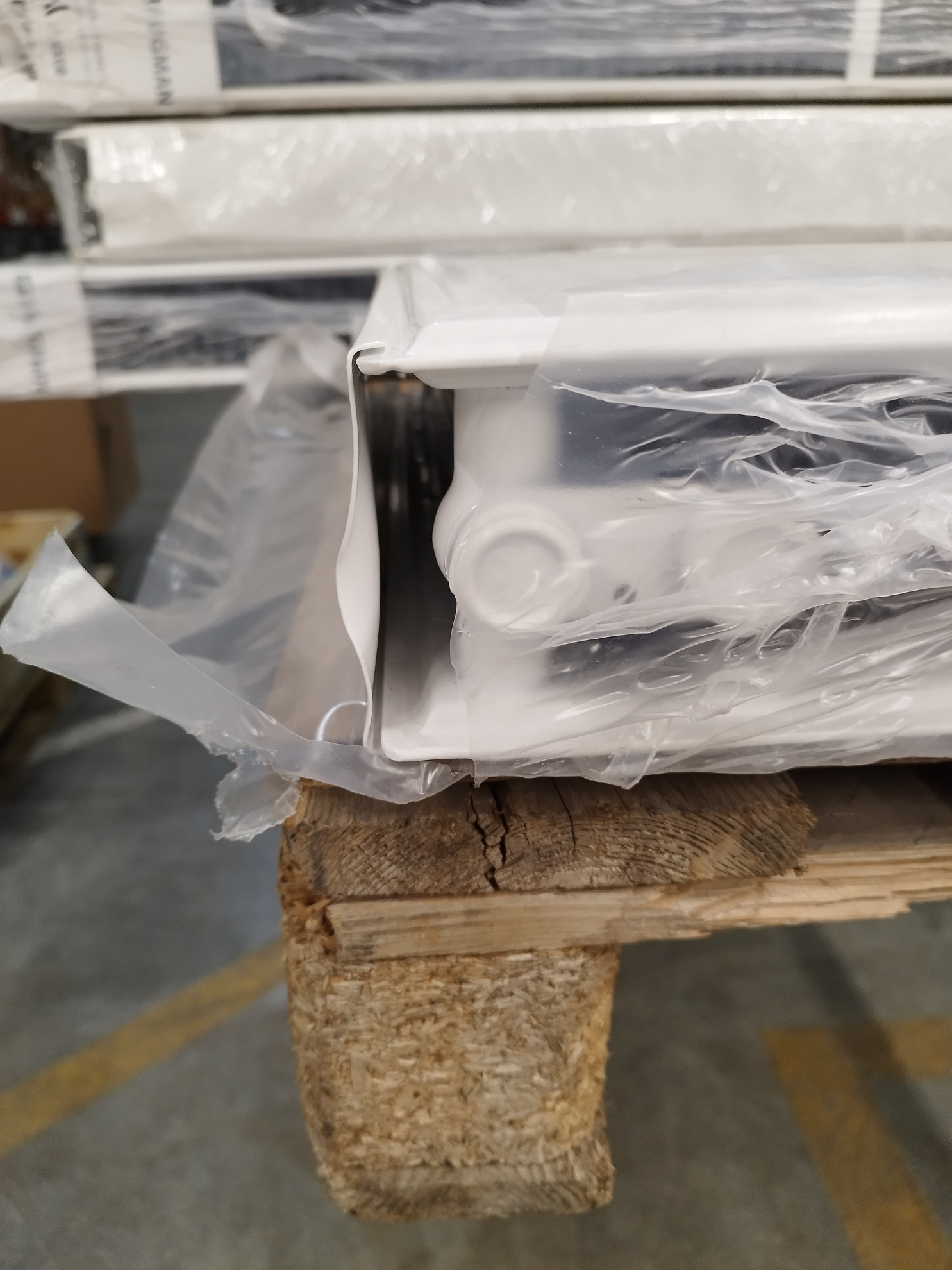 Радиатор панельный, Brugman, Profil-V, профильный, FEV 22, глубина, мм-100, высота, мм-500, длина, мм-600, нижнее подключение, с термостатическим вентилем, рабочее давление, бар-10, цвет-RAL 9016 (белый)