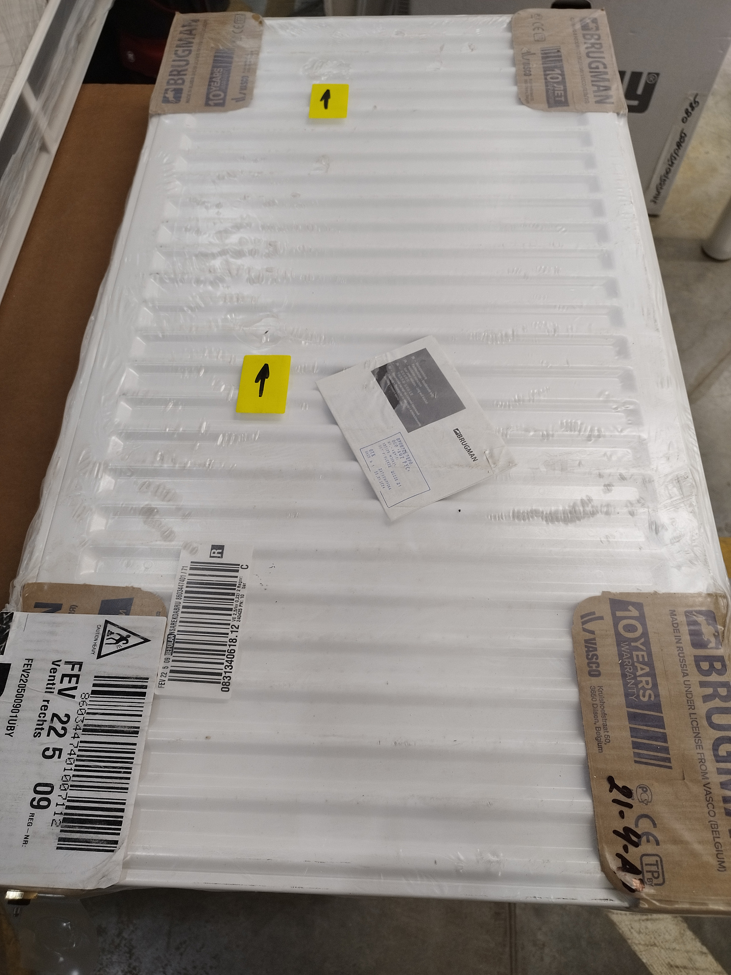 Радиатор панельный, Brugman, Profil-V, профильный, FEV 22, глубина, мм-100, высота, мм-500, длина, мм-900, нижнее подключение, с термостатическим вентилем, рабочее давление, бар-10, цвет-RAL 9016 (белый)