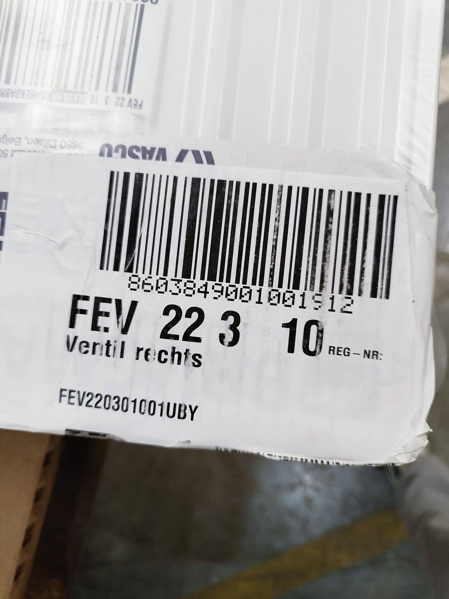 [УЦЕНКА] Радиатор панельный, Brugman, Profil-V, профильный, FEV 22, глубина, мм-100, высота, мм-300, длина, мм-1000, нижнее подключение, с термостатическим вентилем, рабочее давление, бар-10, цвет-RAL 9016 (белый)