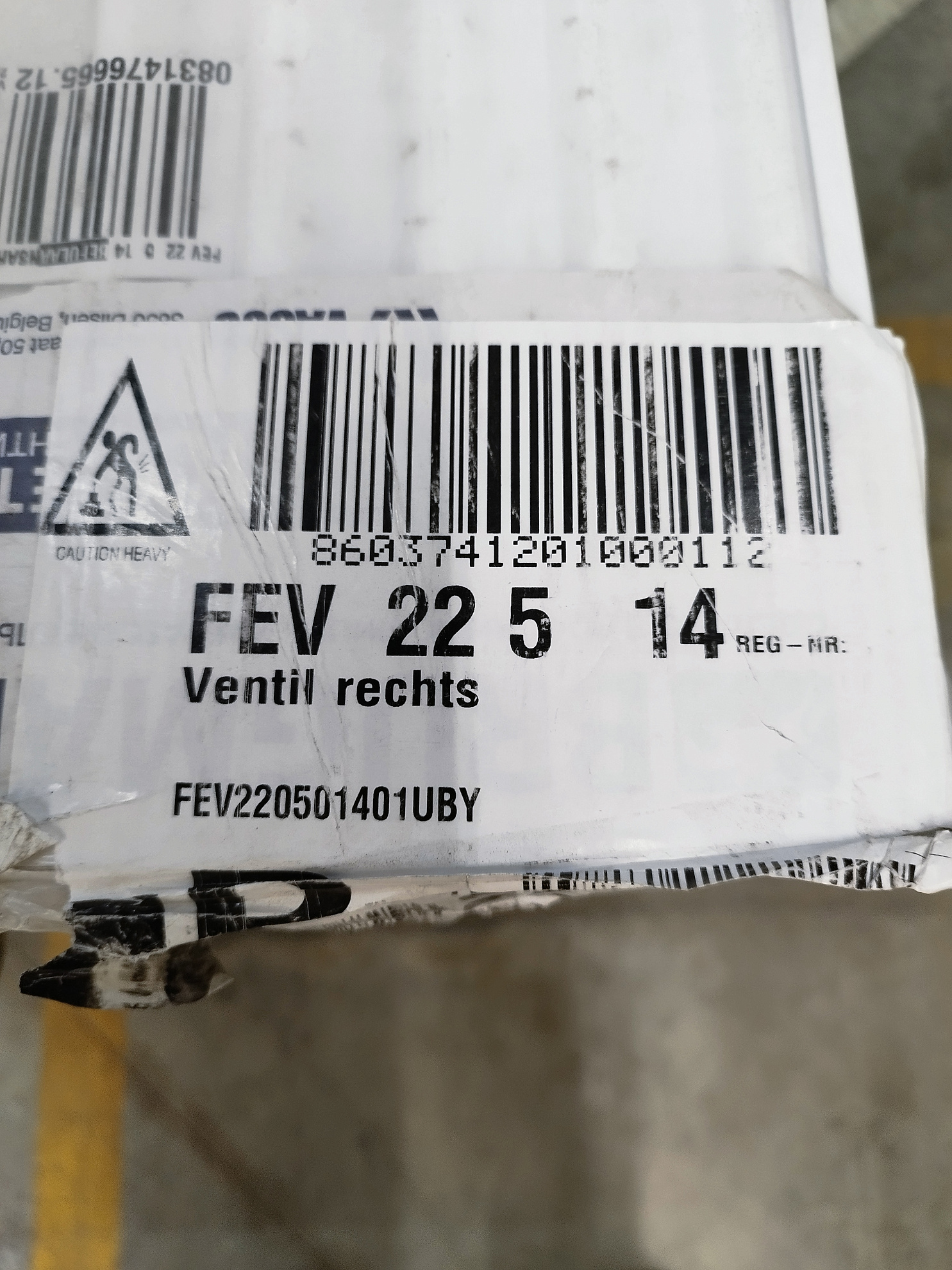 [УЦЕНКА] Радиатор панельный, Brugman, Profil-V, профильный, FEV 22, глубина, мм-100, высота, мм-500, длина, мм-1400, нижнее подключение, с термостатическим вентилем, рабочее давление, бар-10, цвет-RAL 9016 (белый)