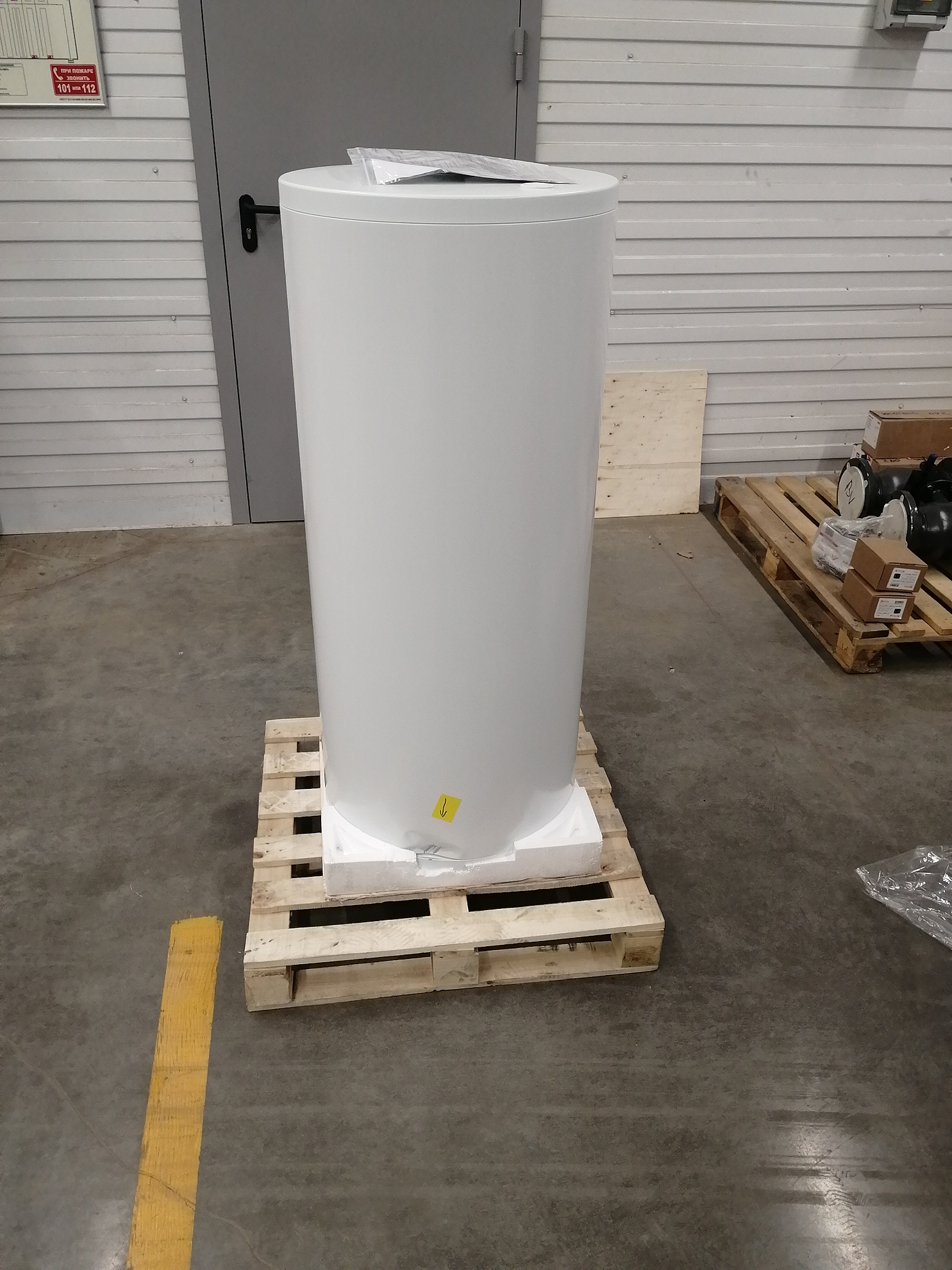 [УЦЕНКА] Бойлер косвенного нагрева для приготовления горячей воды Protherm  PFE R 150 1 X M, накопительный, напольный, объём, л-150