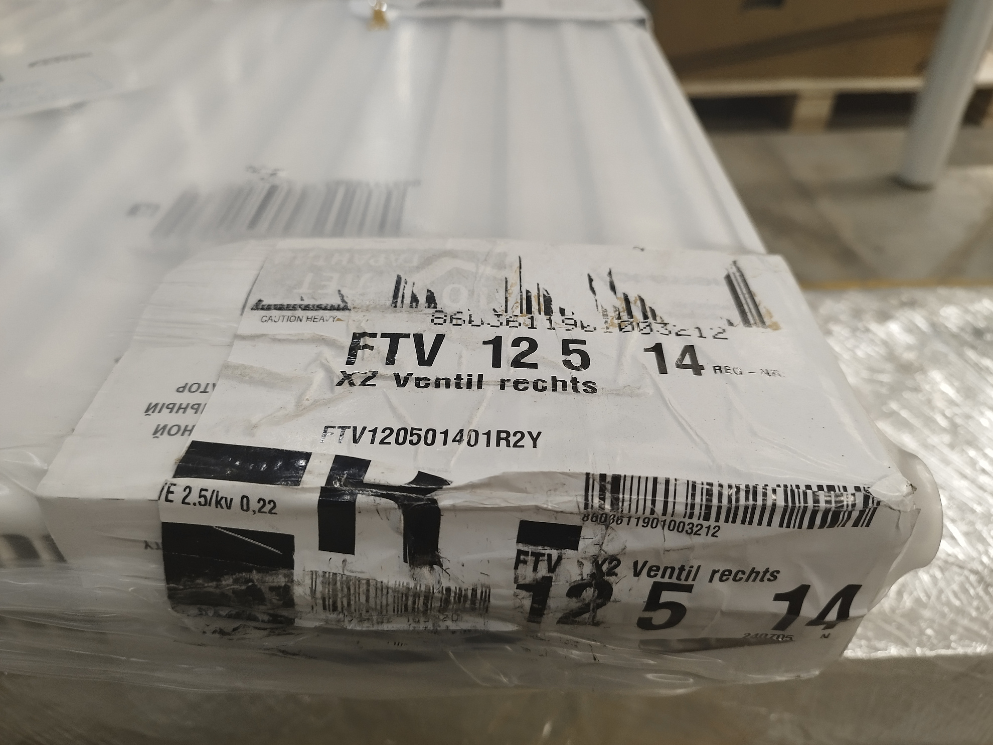 Радиатор панельный, Kermi, therm-x2 Profil-V, профильный, FTV 12, глубина, мм-64, высота, мм-500, длина, мм-1400, X2 Inside, тип подключения-R, нижнее справа, с термостатическим вентилем, рабочее давление, бар-10, цвет-RAL 9016 (белый)