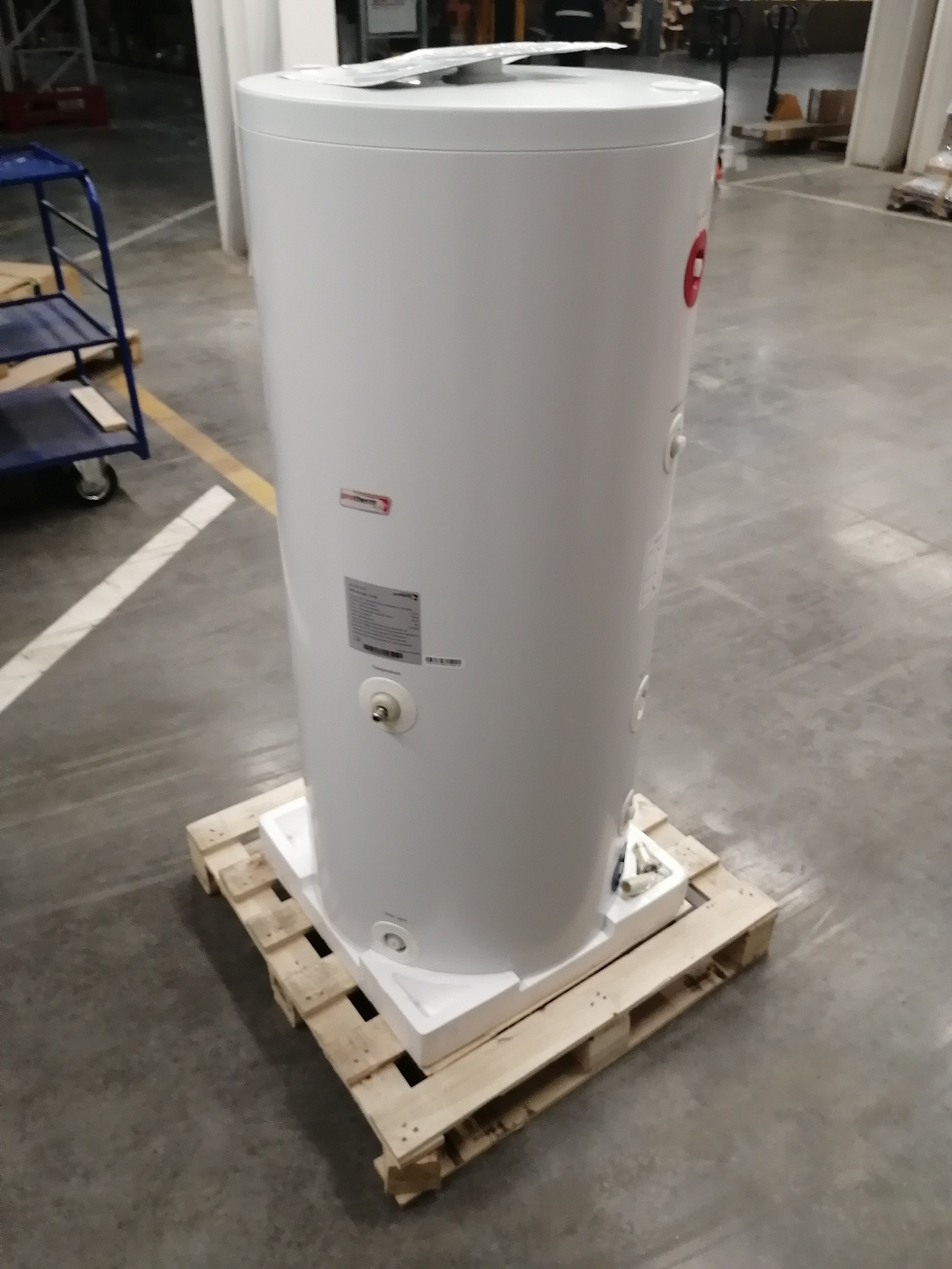 [УЦЕНКА] Бойлер косвенного нагрева для приготовления горячей воды Protherm  PFE R 150 1 X M, накопительный, напольный, объём, л-150