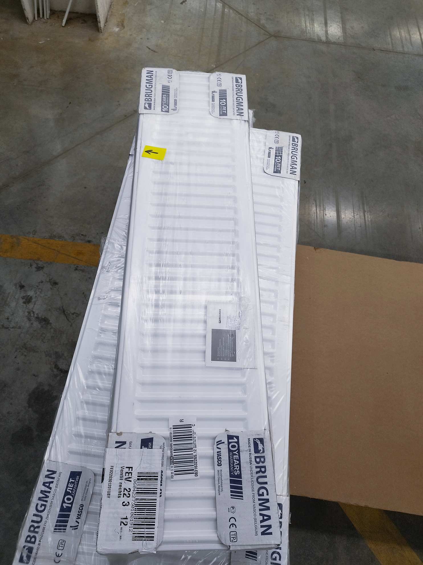 [УЦЕНКА] Радиатор панельный, Brugman, Profil-V, профильный, FEV 22, глубина, мм-100, высота, мм-300, длина, мм-1200, нижнее подключение, с термостатическим вентилем, рабочее давление, бар-10, цвет-RAL 9016 (белый)