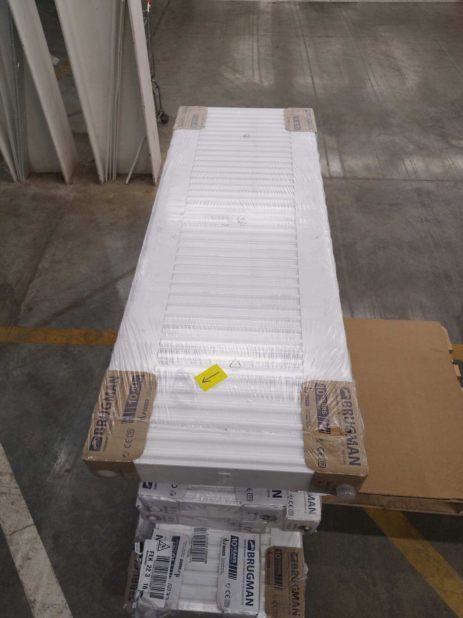 Радиатор панельный, Brugman, Profil-V, профильный, FEV 22, глубина, мм-100, высота, мм-500, длина, мм-1400, нижнее подключение, с термостатическим вентилем, рабочее давление, бар-10, цвет-RAL 9016 (белый)