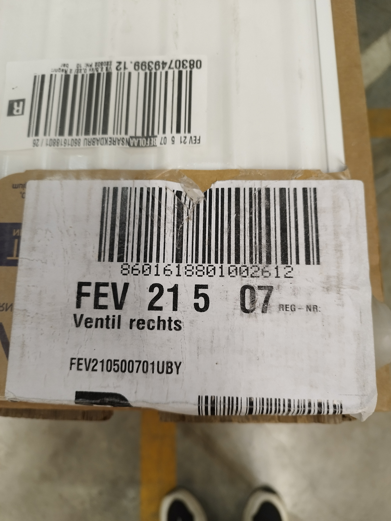 Радиатор панельный, Brugman, Profil-V, профильный, FEV 21, глубина, мм-64, высота, мм-500, длина, мм-700, нижнее подключение, с термостатическим вентилем, рабочее давление, бар-10, цвет-RAL 9016 (белый)