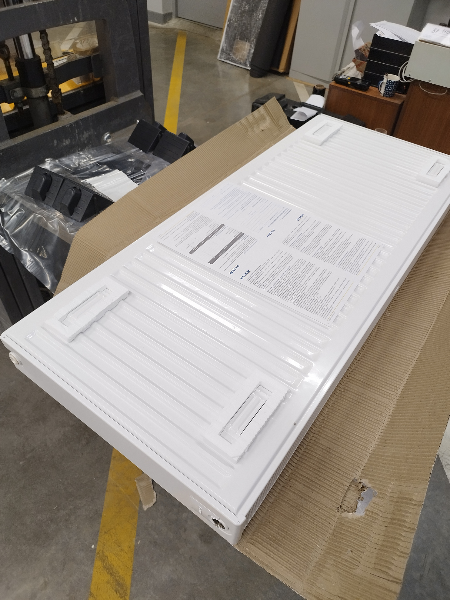 Радиатор панельный, ELSEN, ERK, профильный, ERK 22, глубина, мм-100, высота, мм-500, длина, мм-1200, боковое подключение, рабочее давление, бар-10, цвет-RAL 9016 (белый)