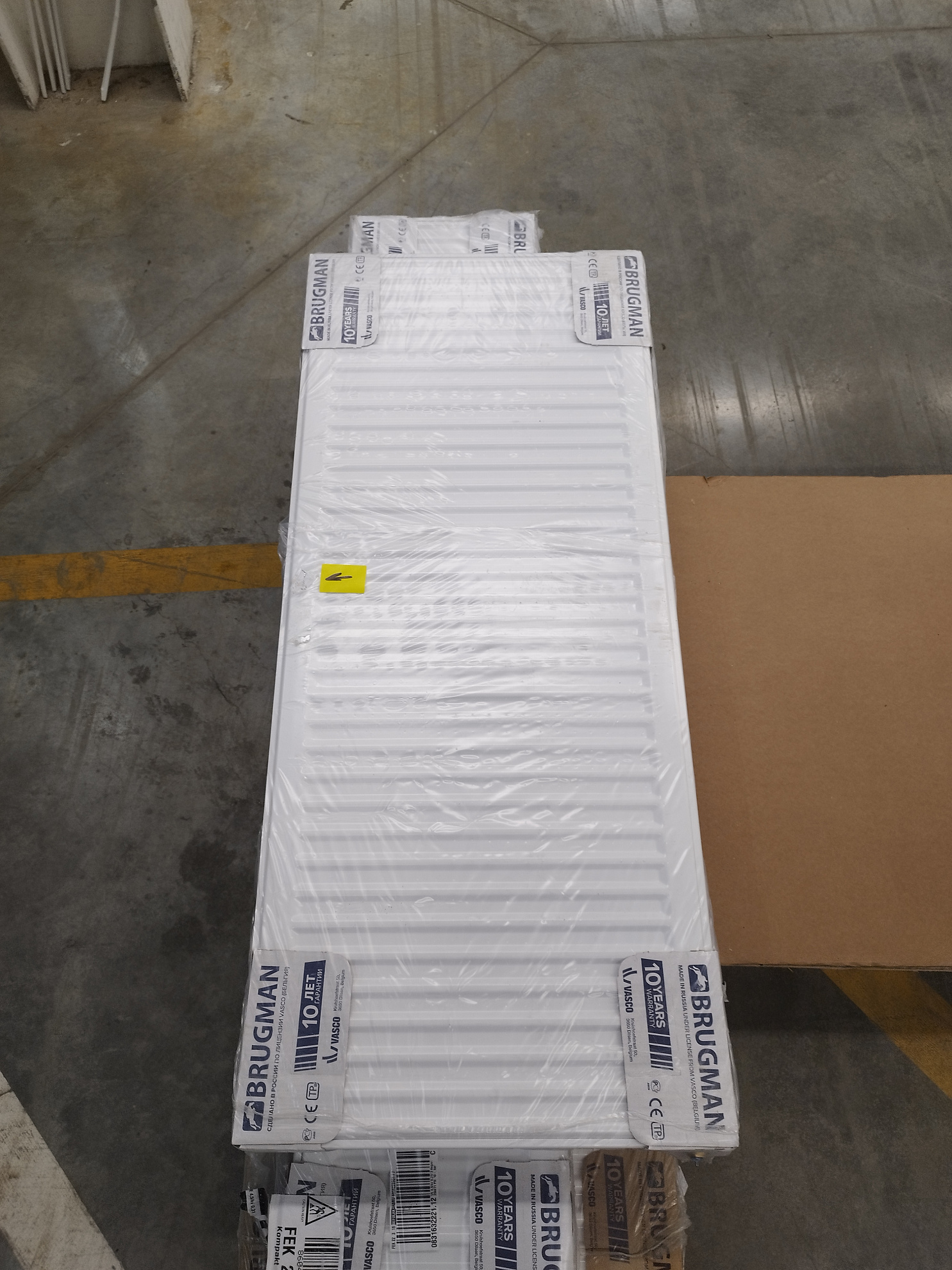 [УЦЕНКА] Радиатор панельный, Brugman, Profil-V, профильный, FEV 22, глубина, мм-100, высота, мм-500, длина, мм-1200, нижнее подключение, с термостатическим вентилем, рабочее давление, бар-10, цвет-RAL 9016 (белый)