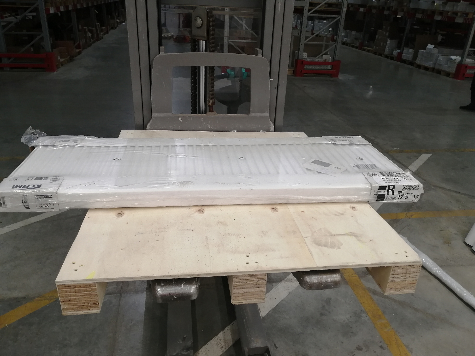 Радиатор панельный, Kermi, therm-x2 Profil-V, профильный, FTV 12, глубина, мм-64, высота, мм-500, длина, мм-1400, X2 Inside, тип подключения-R, нижнее справа, с термостатическим вентилем, рабочее давление, бар-10, цвет-RAL 9016 (белый)