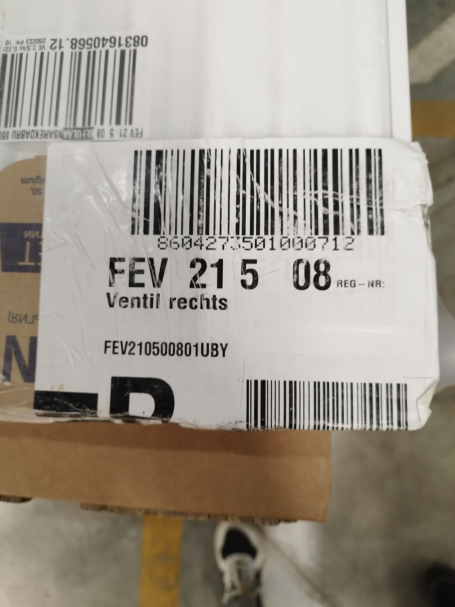 [УЦЕНКА] Радиатор панельный, Brugman, Profil-V, профильный, FEV 21, глубина, мм-64, высота, мм-500, длина, мм-800, нижнее подключение, с термостатическим вентилем, рабочее давление, бар-10, цвет-RAL 9016 (белый)