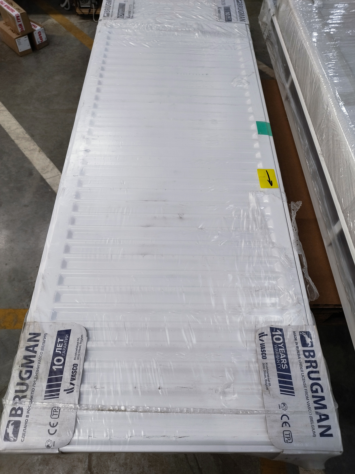 [УЦЕНКА] Радиатор панельный, Brugman, Profil-V, профильный, FEV 22, глубина, мм-100, высота, мм-500, длина, мм-1400, нижнее подключение, с термостатическим вентилем, рабочее давление, бар-10, цвет-RAL 9016 (белый)