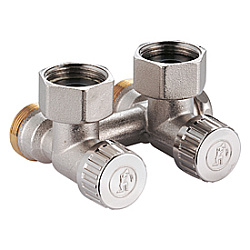 Узел нижнего подключения стальных панельных радиаторов, 3/4"Fx18, угловой, для одно- и двухтрубных систем. Содержит отсечной клапан для перекрытия и балансировки, и байпасс. С возможностью слива