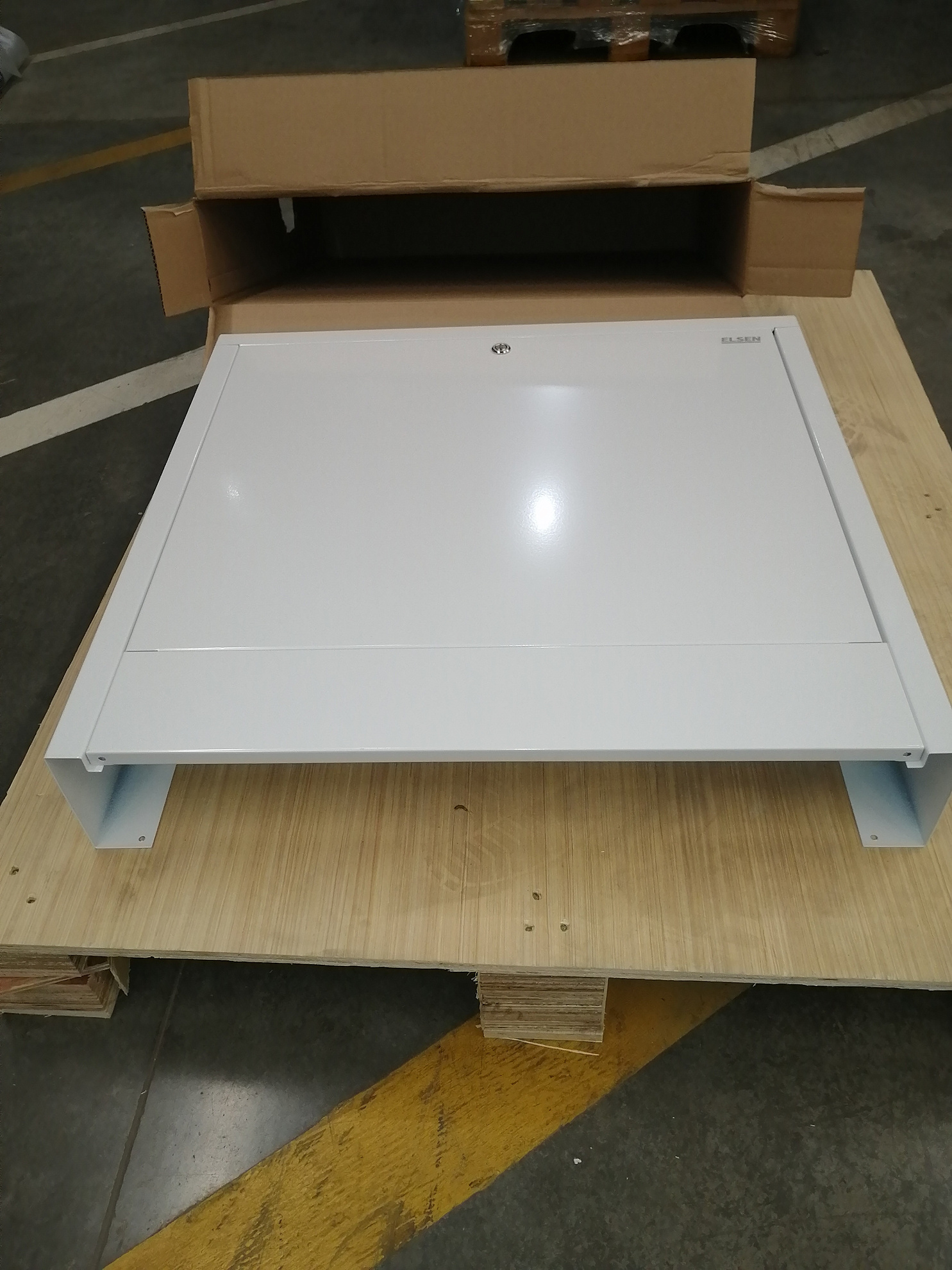 [УЦЕНКА] Шкаф монтажный ELSEN наружный RN-2 (615x580x110)